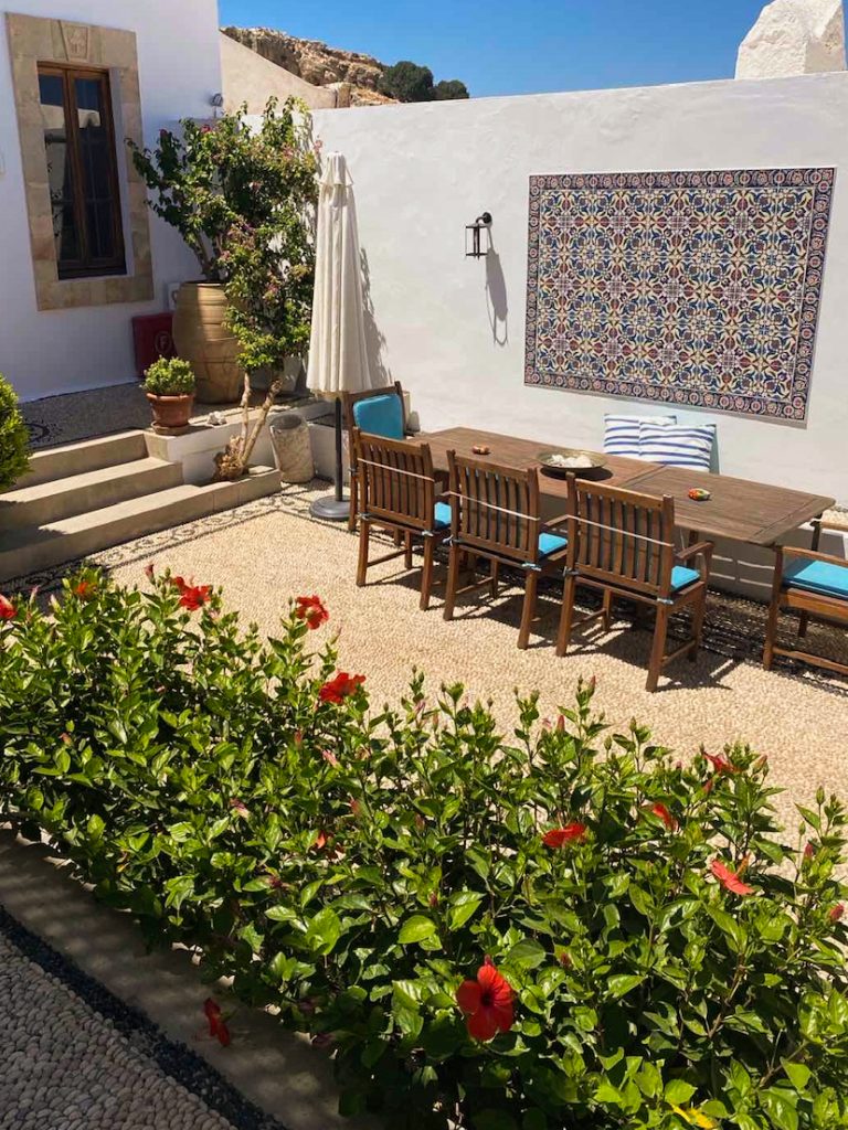 Dining courtyard detail